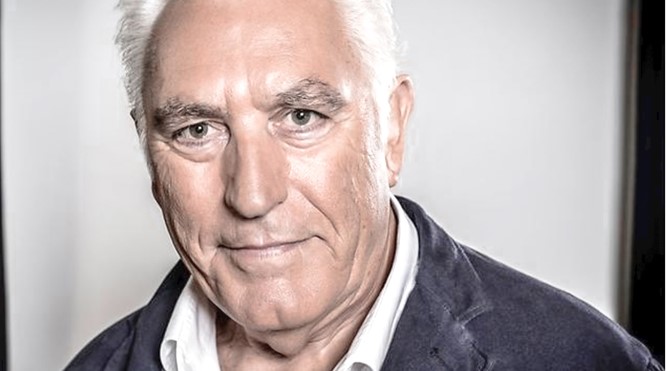 TECHNIEK, HARD WERKEN EN APPLAUS